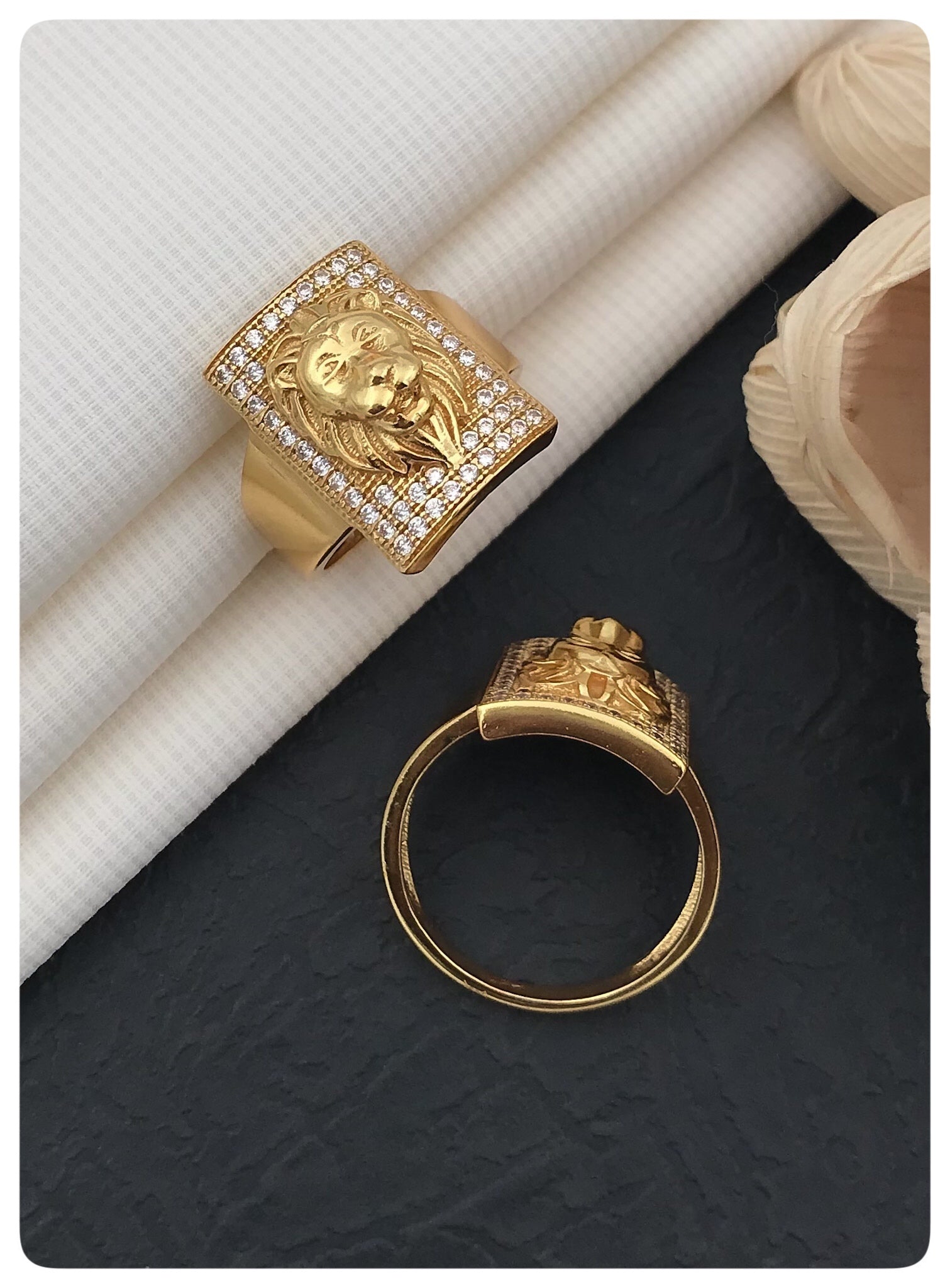 Versace hot sale lion ring