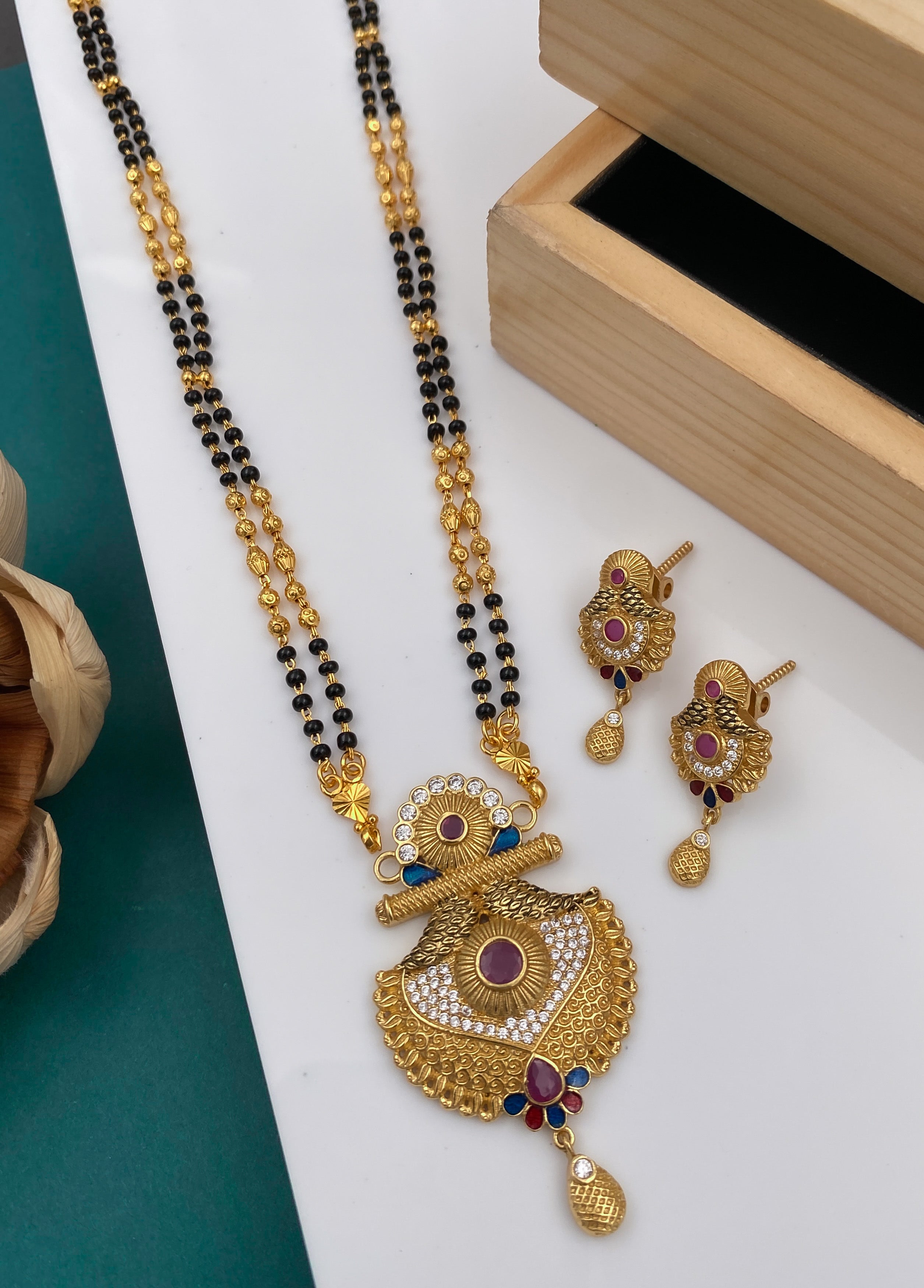 ANTIQUE MANGALSUTRA DIAMONDS WITH CHAIN FOR WOMEN