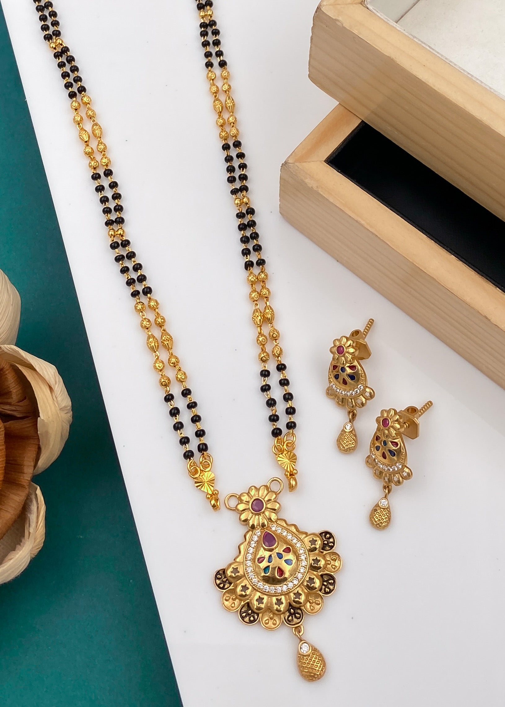 ANTIQUE MANGALSUTRA DIAMONDS WITH CHAIN FOR WOMEN