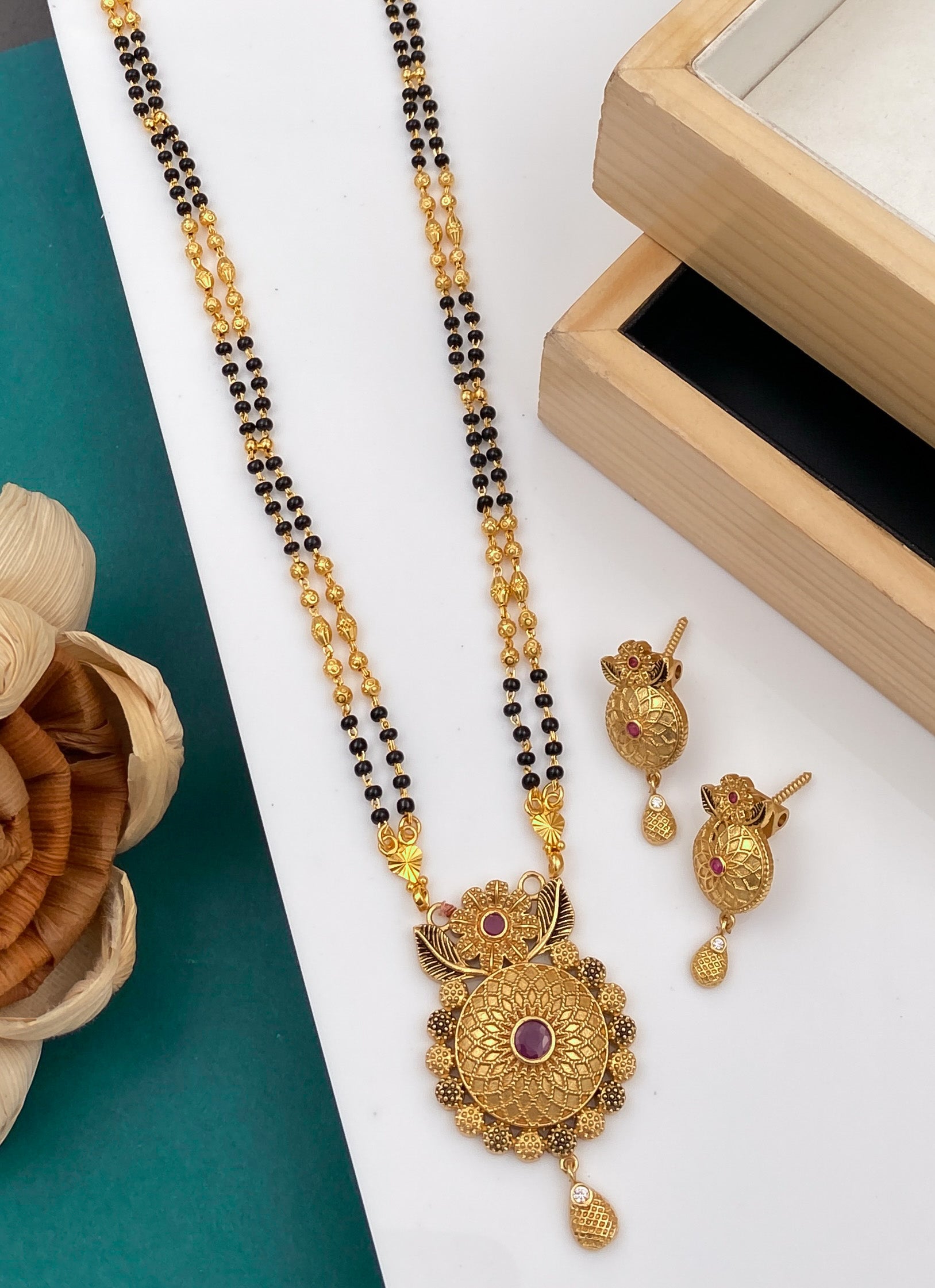 ANTIQUE MANGALSUTRA DIAMONDS WITH CHAIN FOR WOMEN