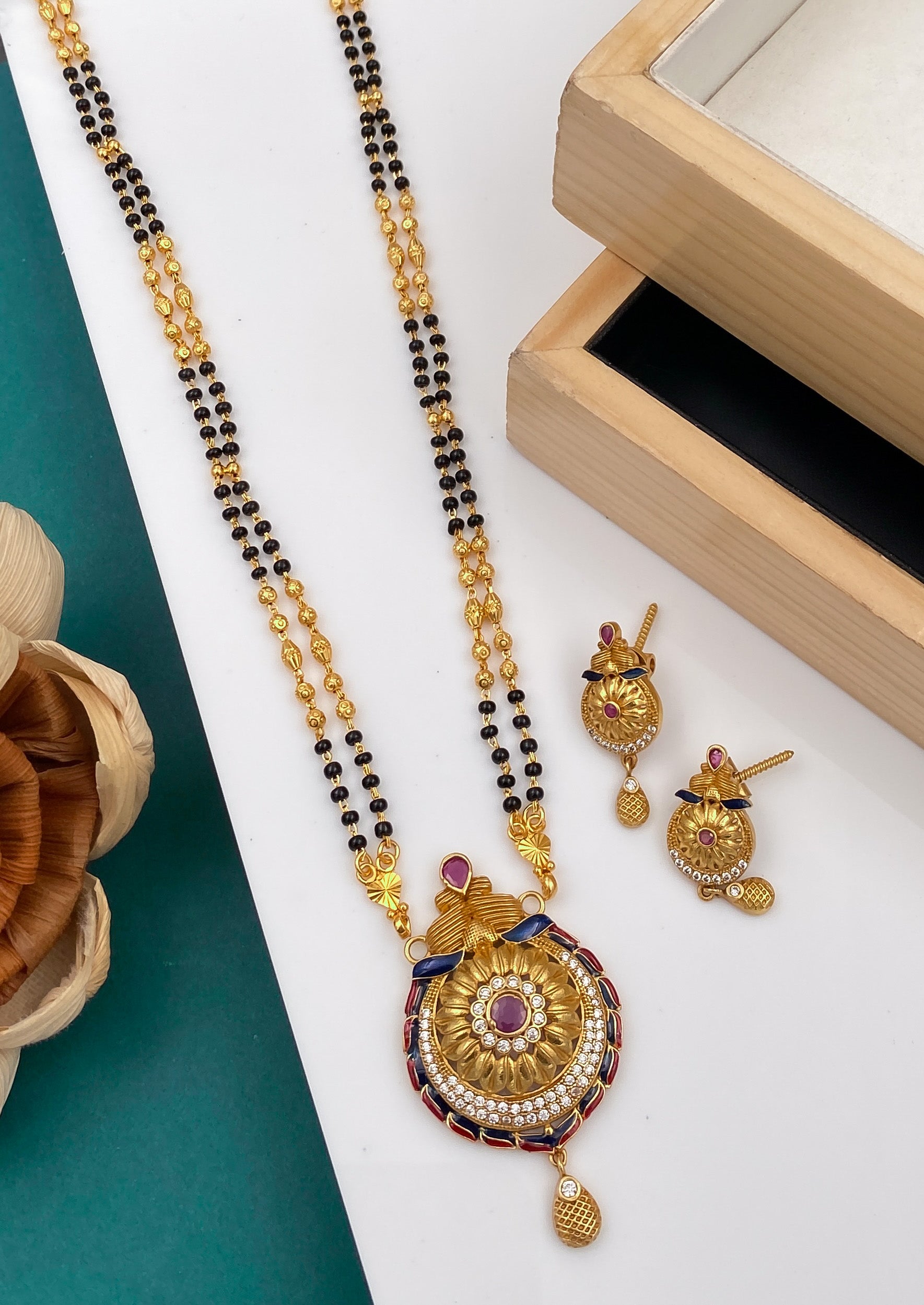 ANTIQUE MANGALSUTRA DIAMONDS WITH CHAIN FOR WOMEN