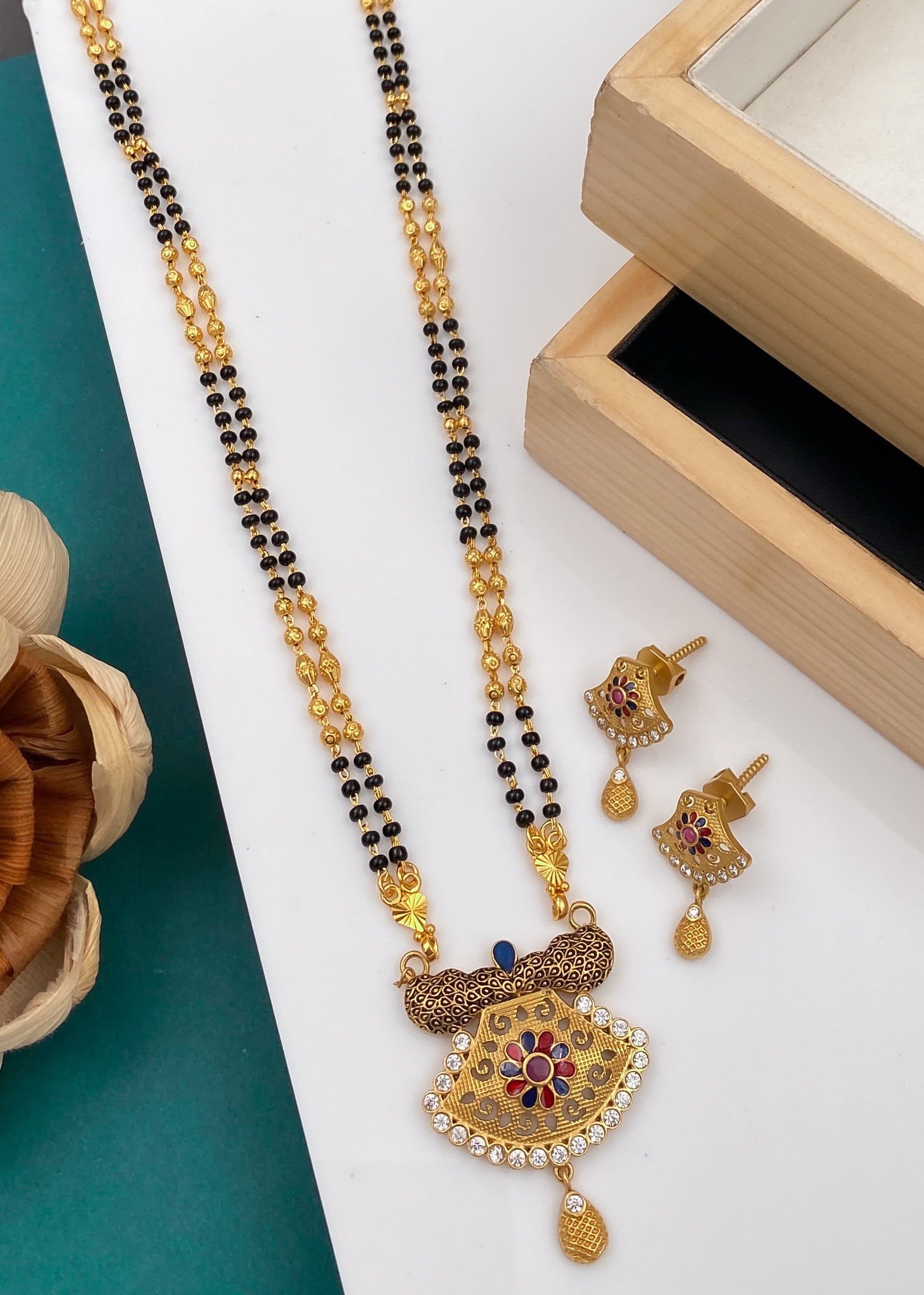 ANTIQUE MANGALSUTRA DIAMONDS WITH CHAIN FOR WOMEN