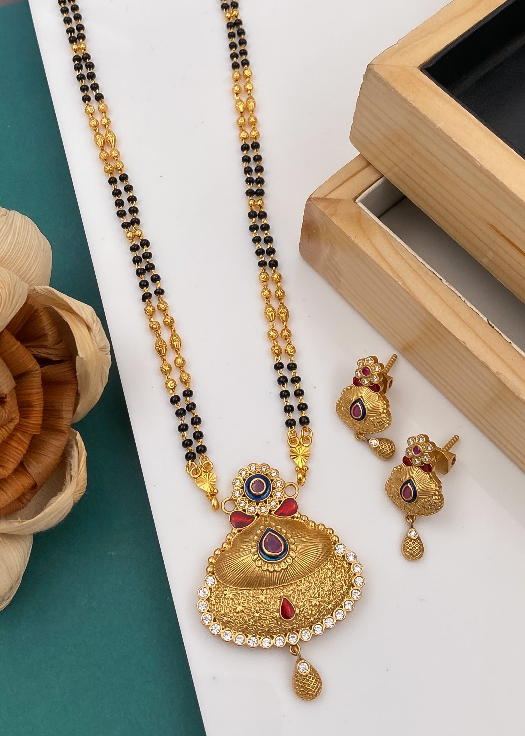 ANTIQUE MANGALSUTRA DIAMONDS WITH CHAIN FOR WOMEN