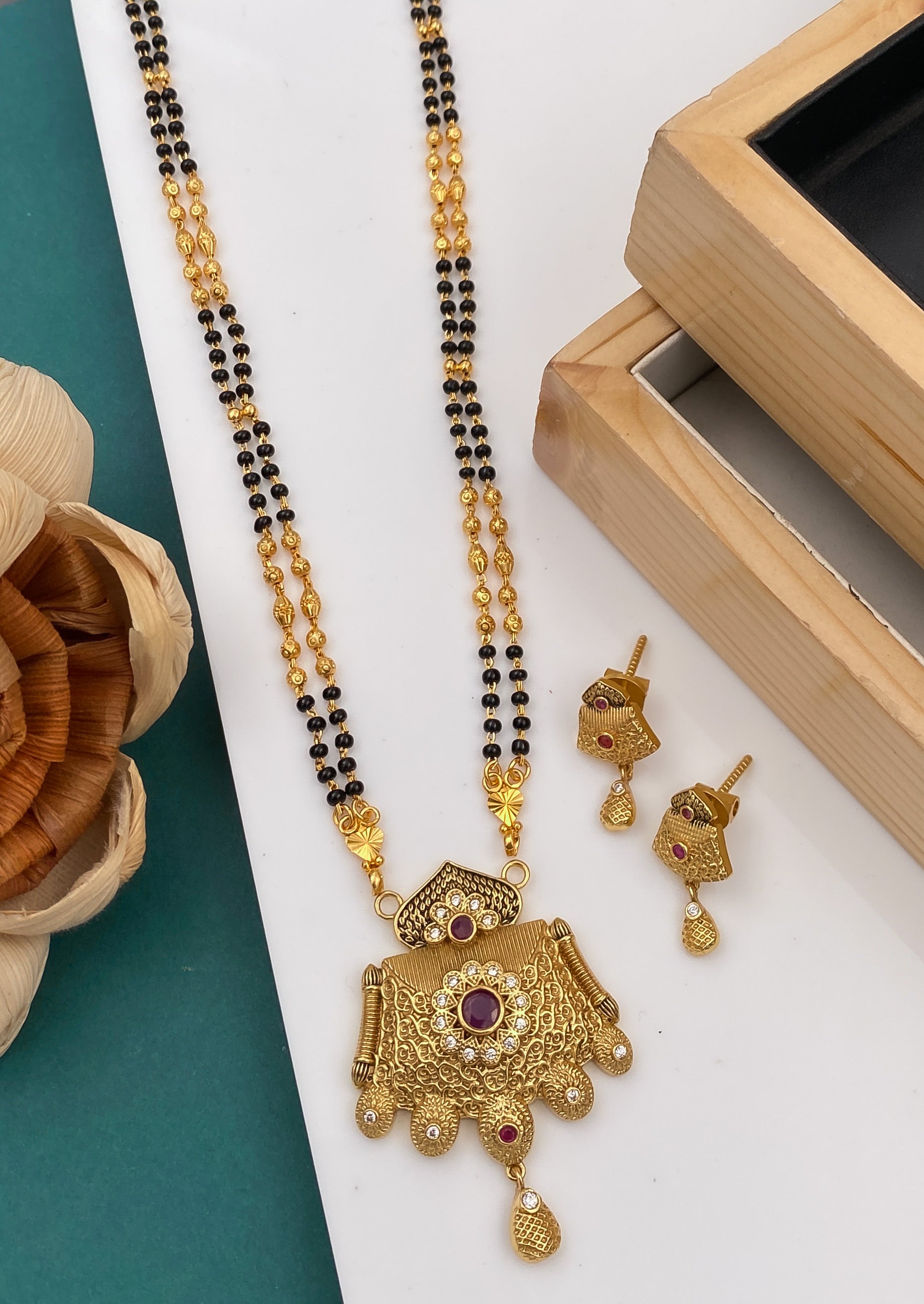 ANTIQUE MANGALSUTRA DIAMONDS WITH CHAIN FOR WOMEN